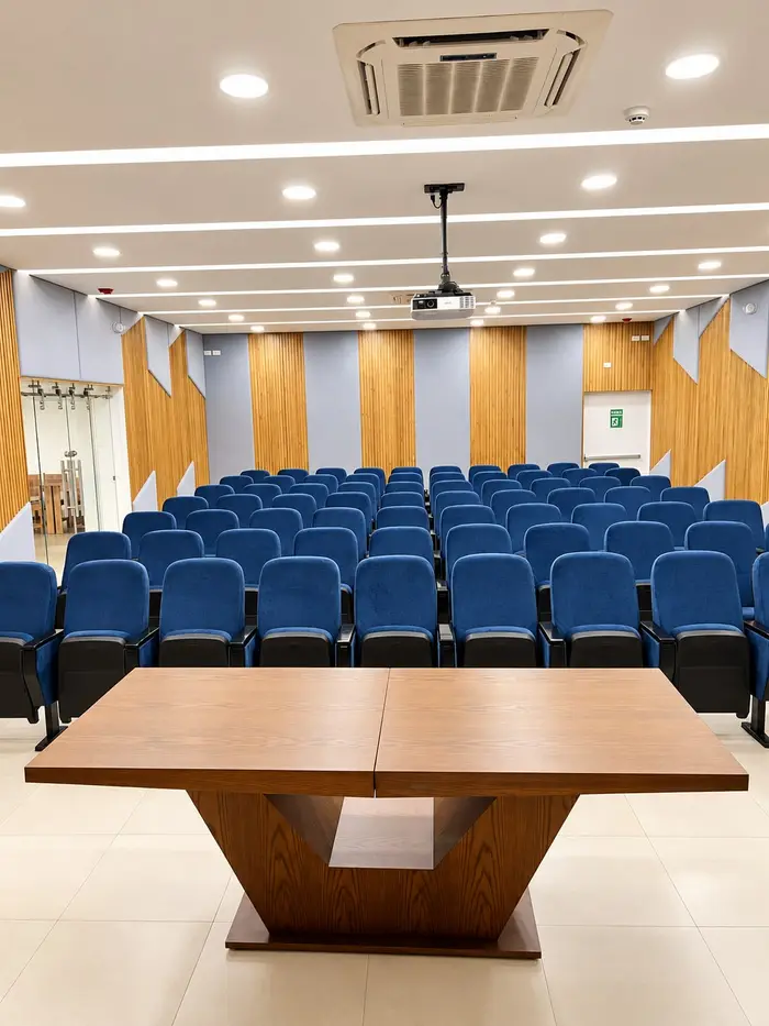 La sala del auditorio vista desde la tarima.